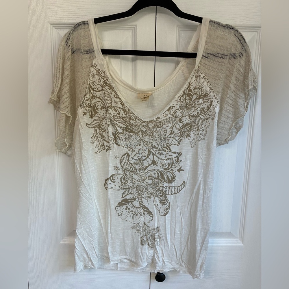 Daytrip Women’s Cream Floral Graphic Short Sleeve Top